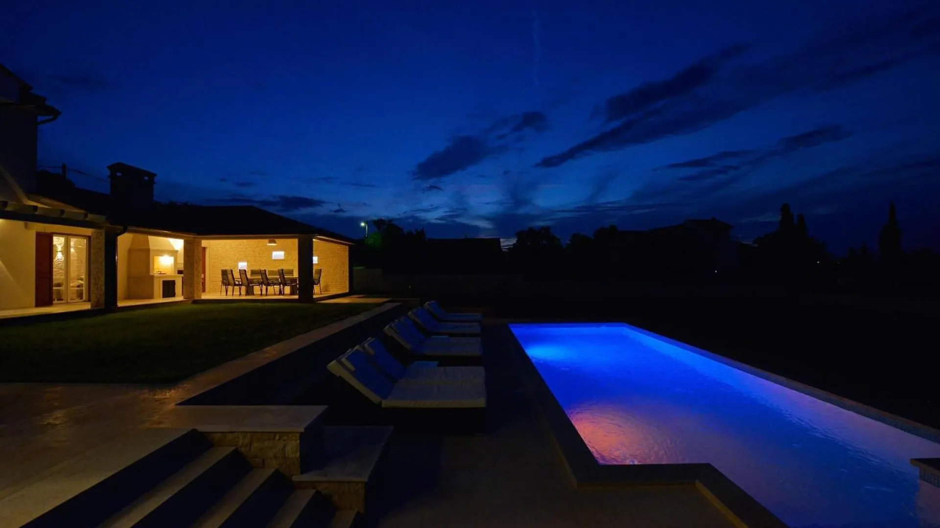 Schoenes Ferienhaus Eufemija Mit Pool Kavran Holiday home