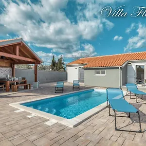 Flores Villa